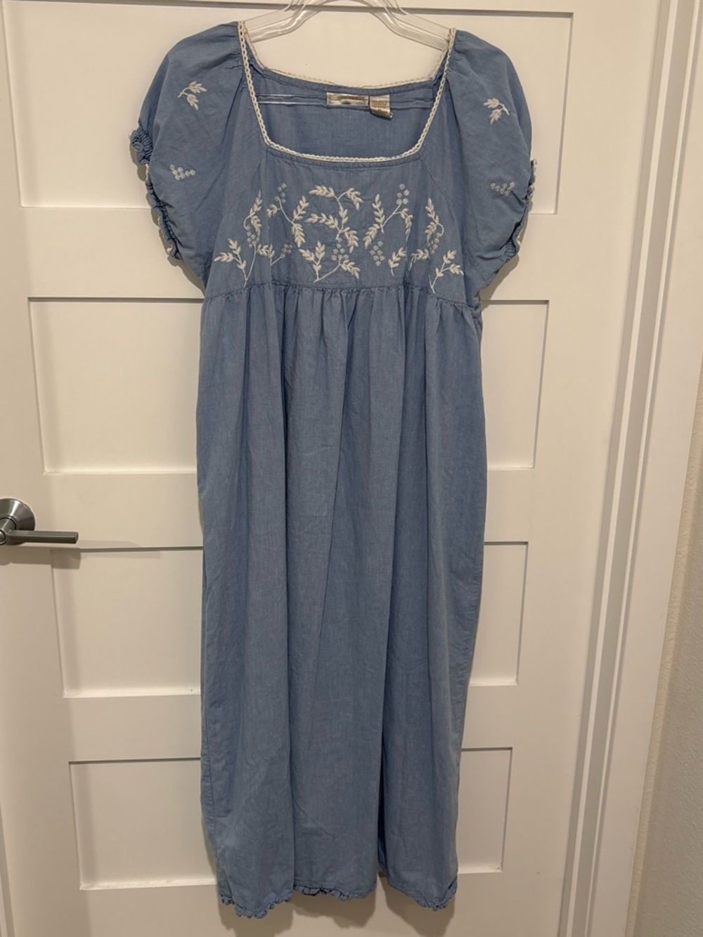 Gilligan & O'Malley Boho Prasant Light Blue Embroidered Puff-Sleeve Dress